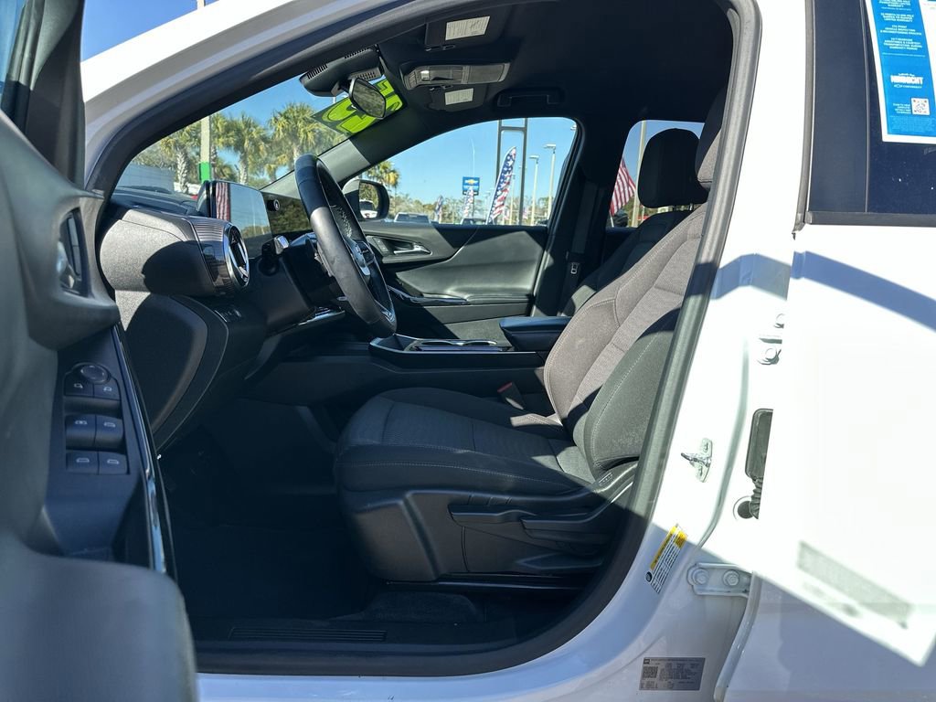 Used 2025 Chevrolet Equinox LT image 19