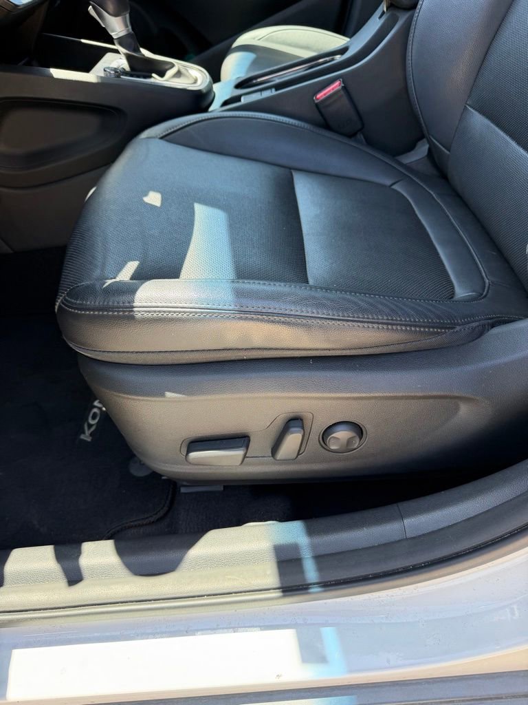 Used 2022 Hyundai Kona Limited image 14