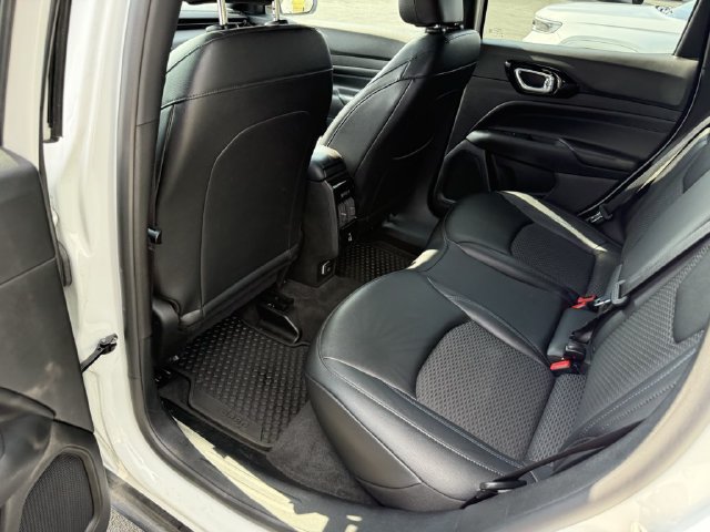 Used 2025 Jeep Compass Latitude w/ Convenience Group AWD/4WD image 12