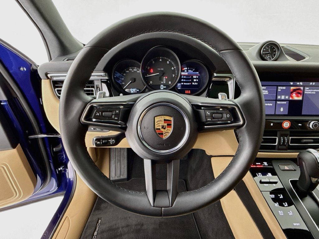 Certified 2025 Porsche Macan AWD/4WD image 14