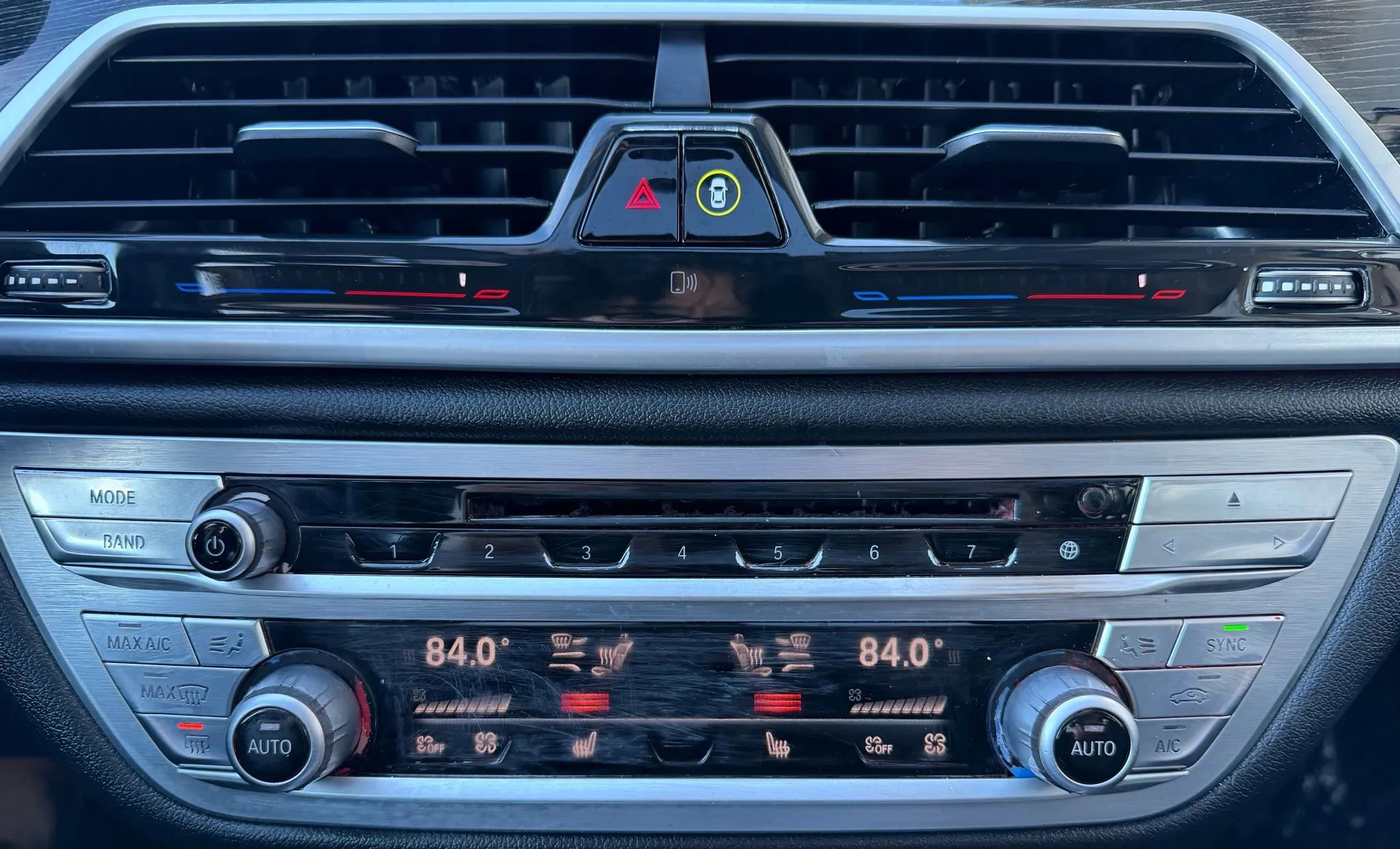 Used 2018 BMW 740i xDrive image 21