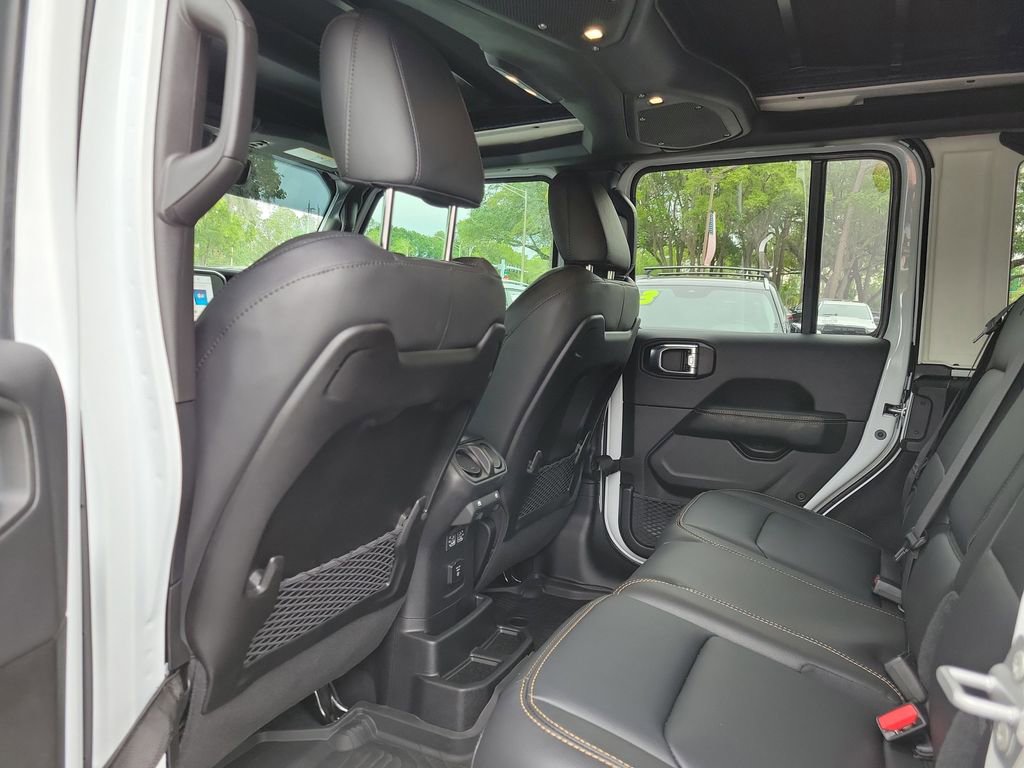 Used 2025 Jeep Wrangler Unlimited Sahara AWD/4WD image 14