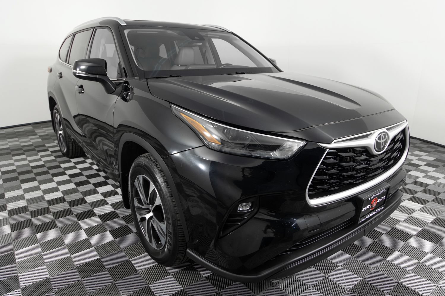 Used 2022 Toyota Highlander XLE AWD/4WD image 10