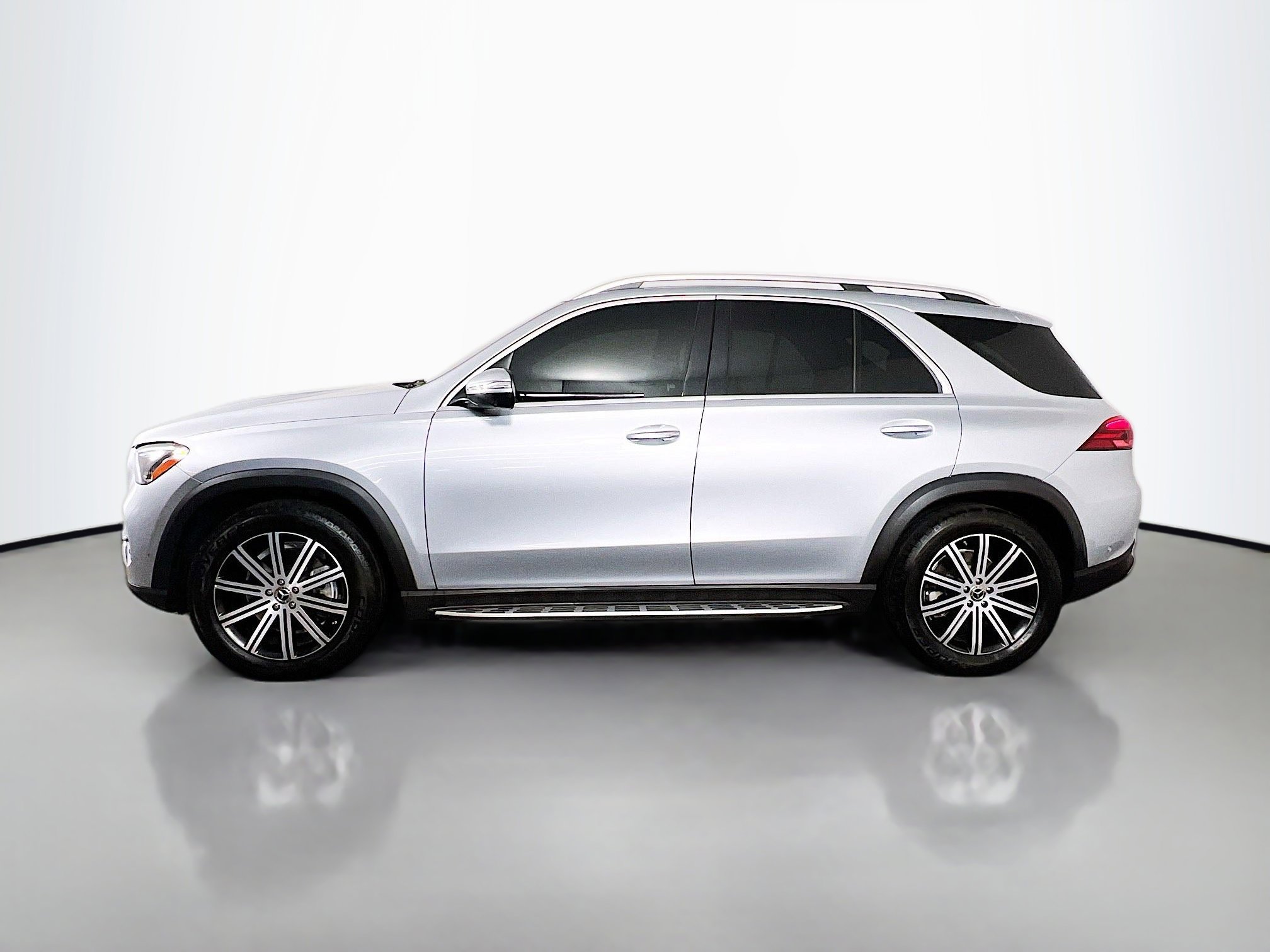 Used 2024 Mercedes-Benz GLE 350 4MATIC image 4
