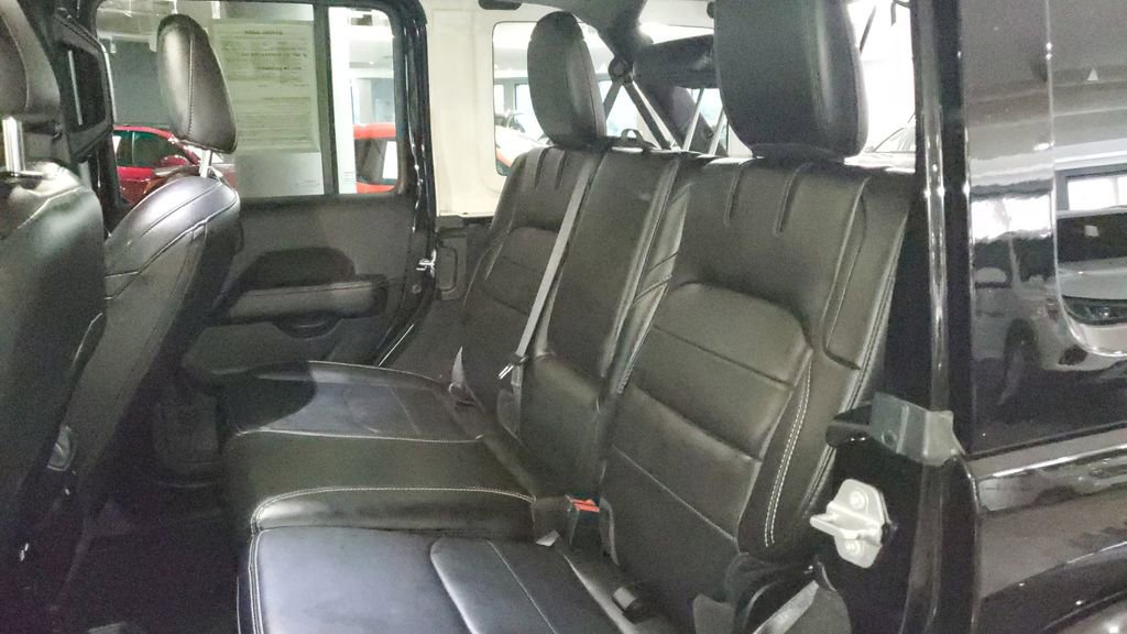 Used 2022 Jeep Wrangler Unlimited Sahara w/ Cold Weather Group image 15