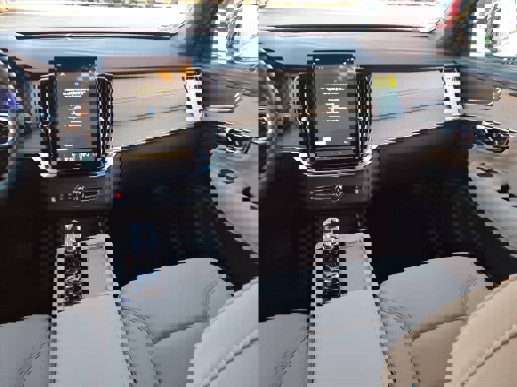 New 2026 Volvo XC90 T8 Plus w/ Protection Package Premier image 13