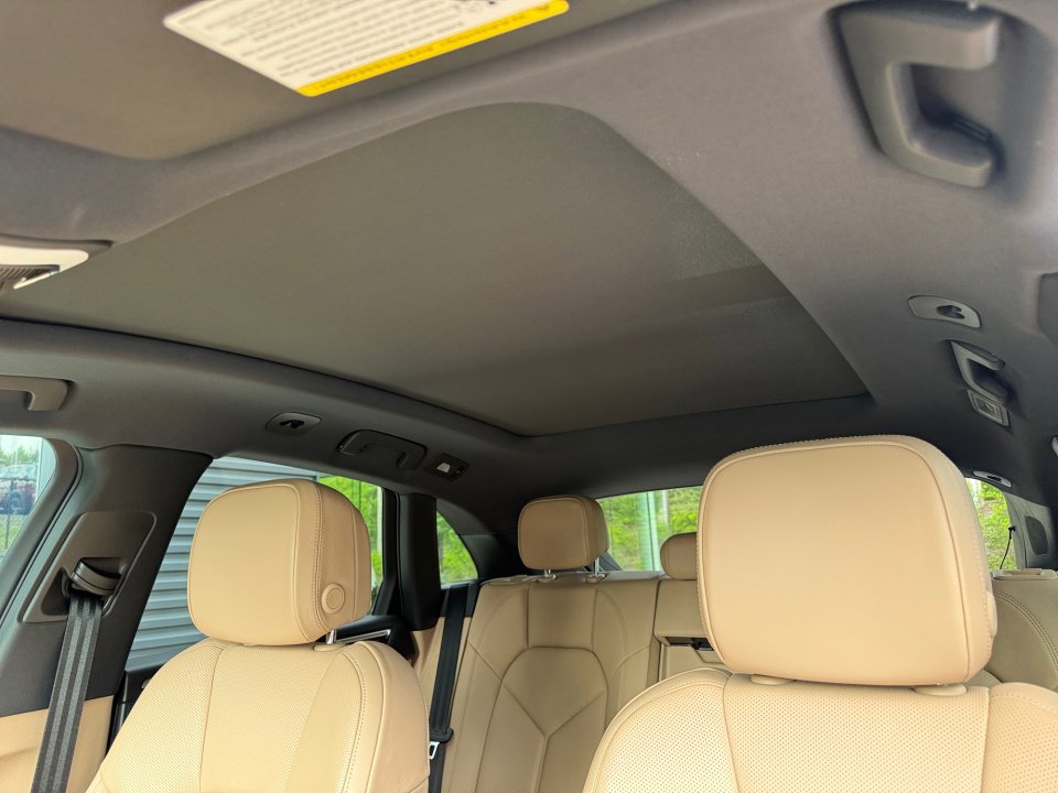 Certified 2024 Porsche Macan image 19