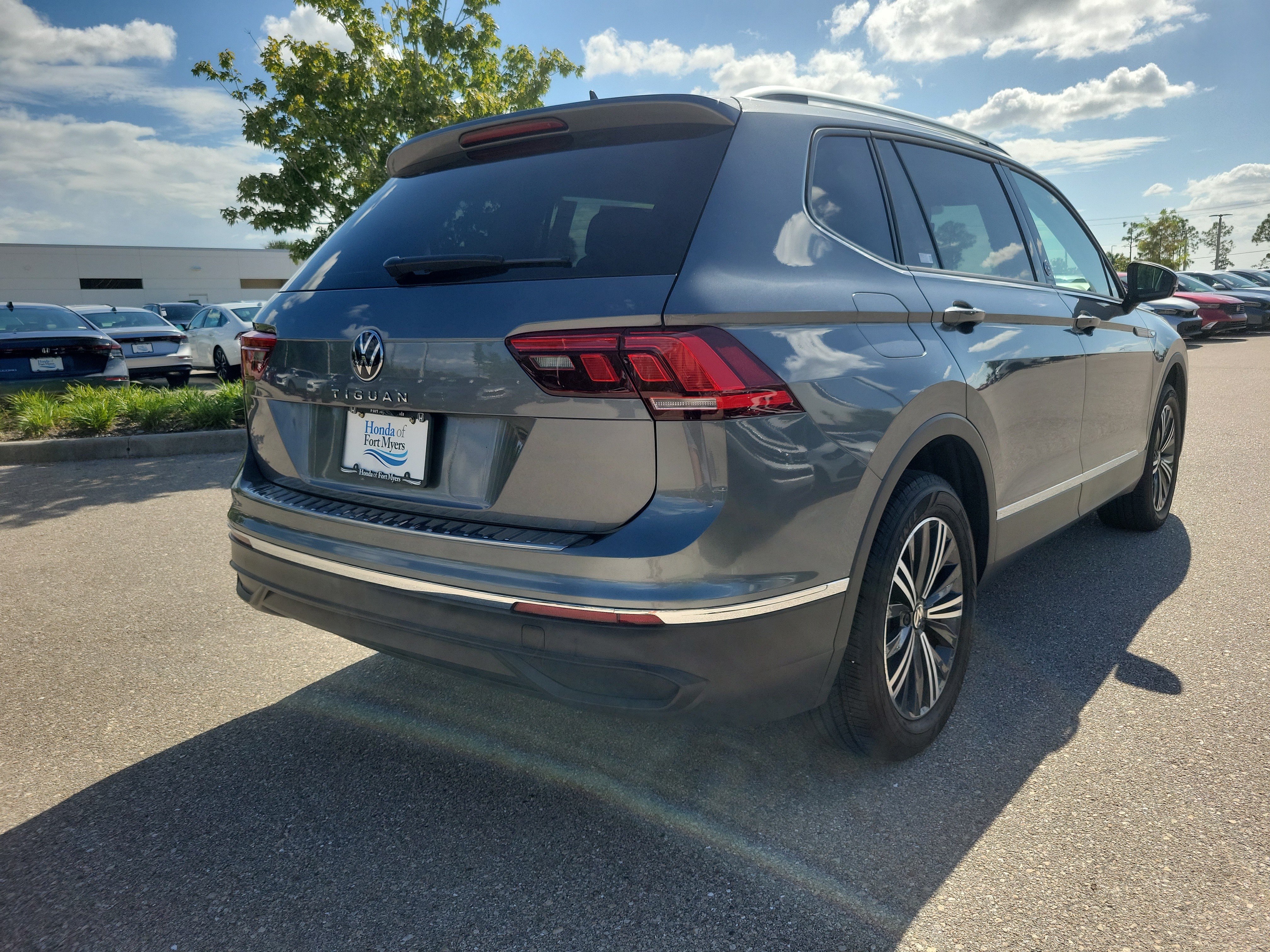 Used 2024 Volkswagen Tiguan SE FWD image 6
