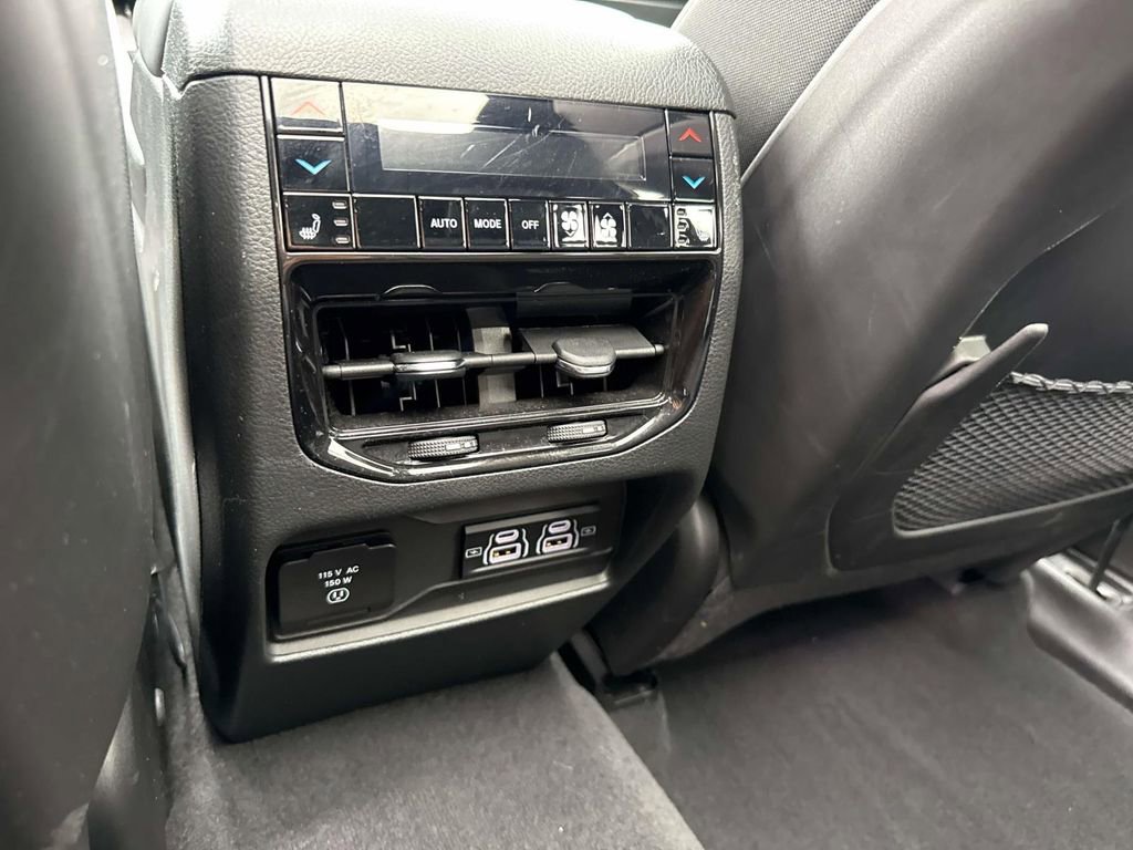 Used 2023 Jeep Grand Cherokee Summit AWD/4WD image 13