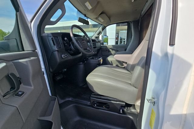 New 2026 GMC Savana 3500 w/ Power Convenience Package RWD image 17