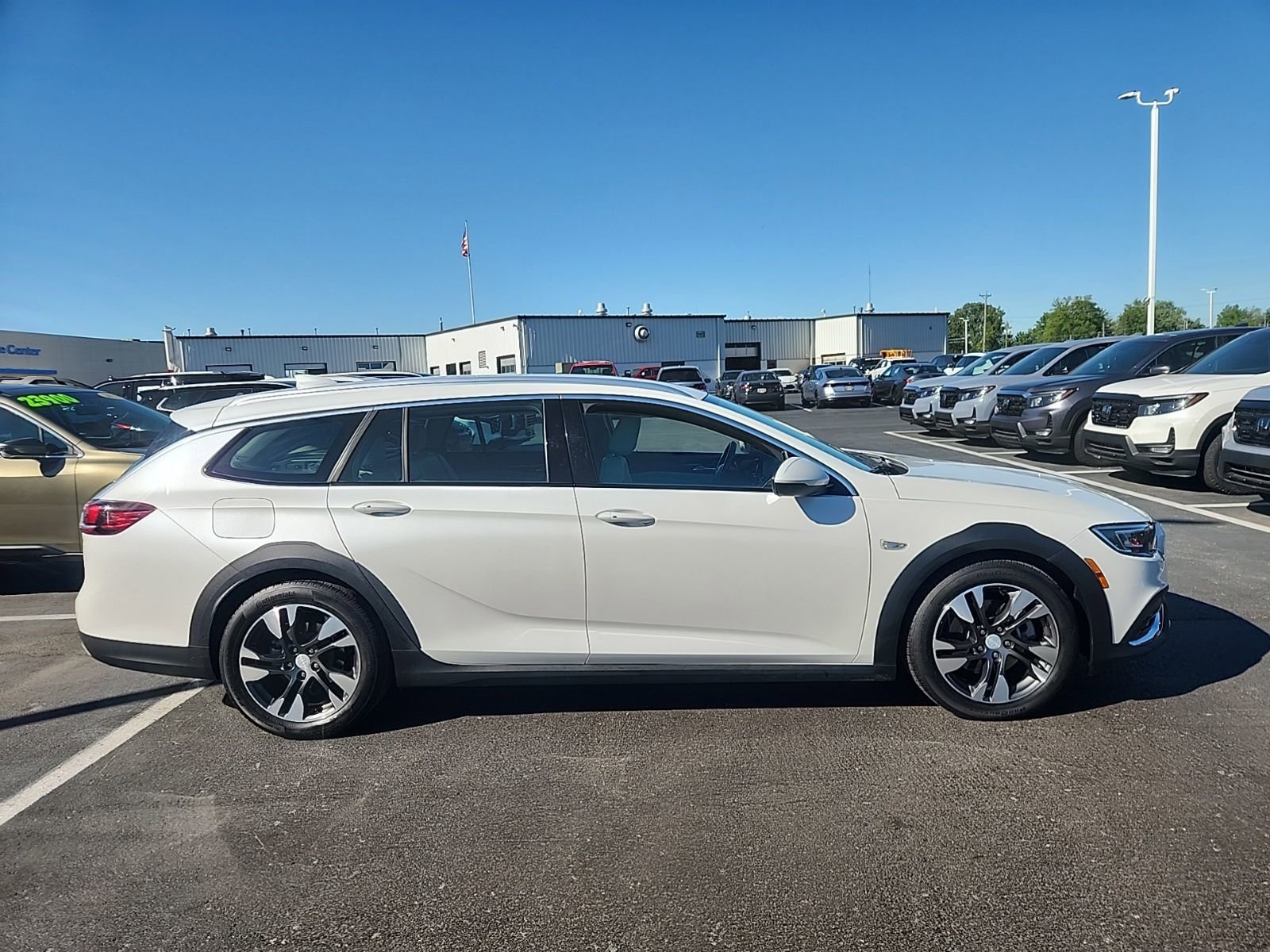 Used 2019 Buick Regal Essence w/ Driver Confidence Package I AWD/4WD image 8