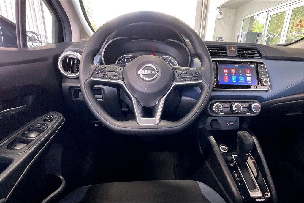 Used 2025 Nissan Versa SV FWD image 5