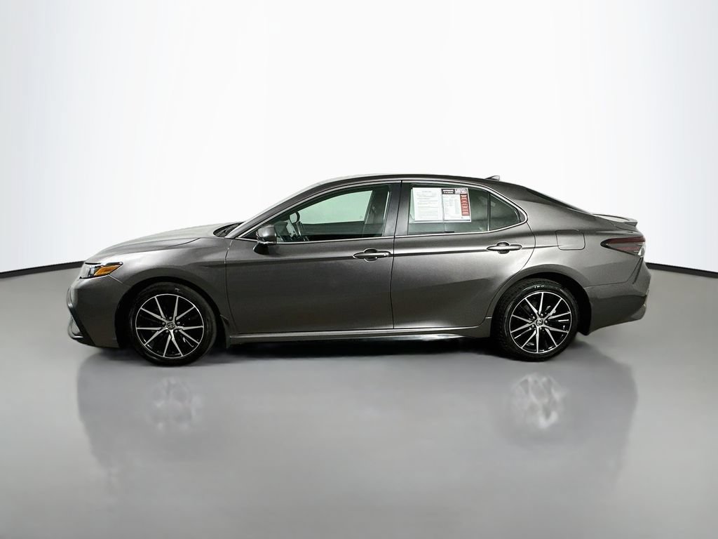 Used 2023 Toyota Camry SE FWD image 5
