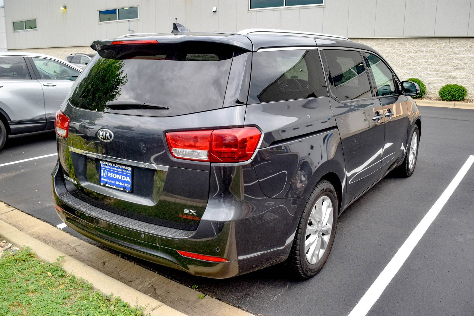 Used 2017 Kia Sedona EX FWD image 5
