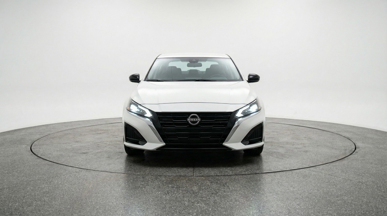 Used 2025 Nissan Altima 2.5 SV image 2