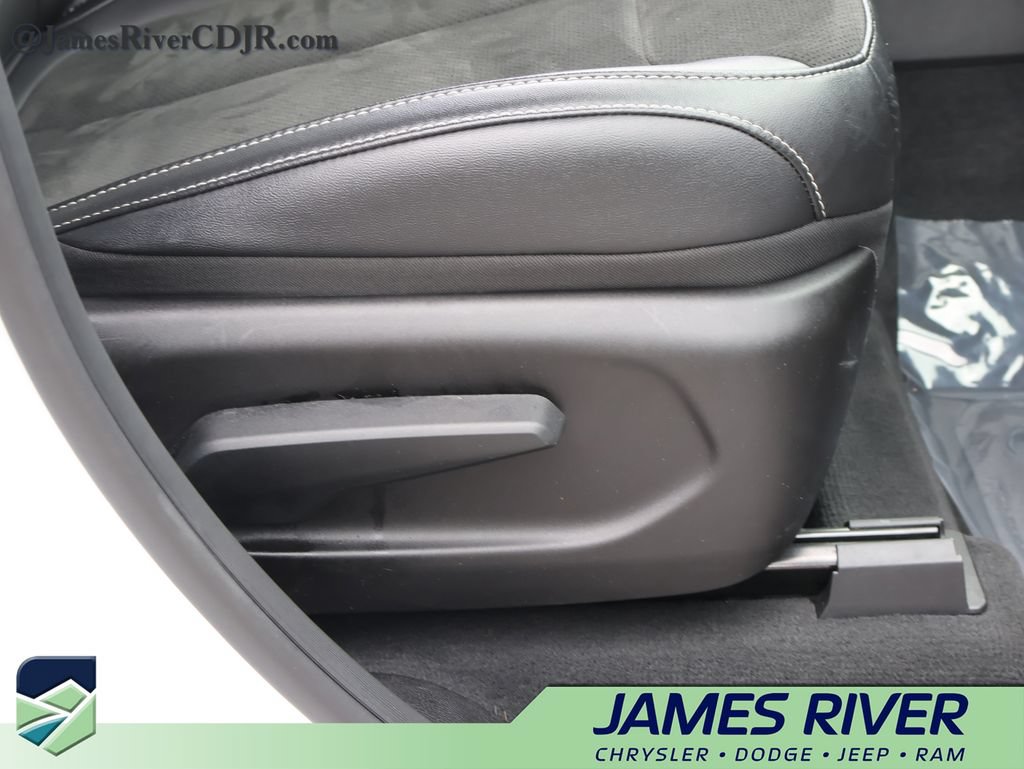 Used 2025 Jeep Grand Cherokee Altitude AWD/4WD image 10