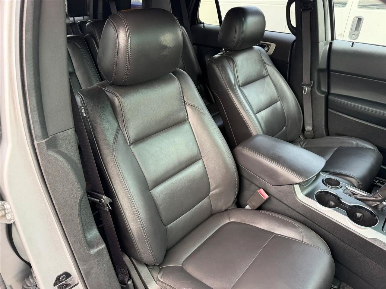 Used 2015 Ford Explorer XLT w/ Equipment Group 202B FWD image 40