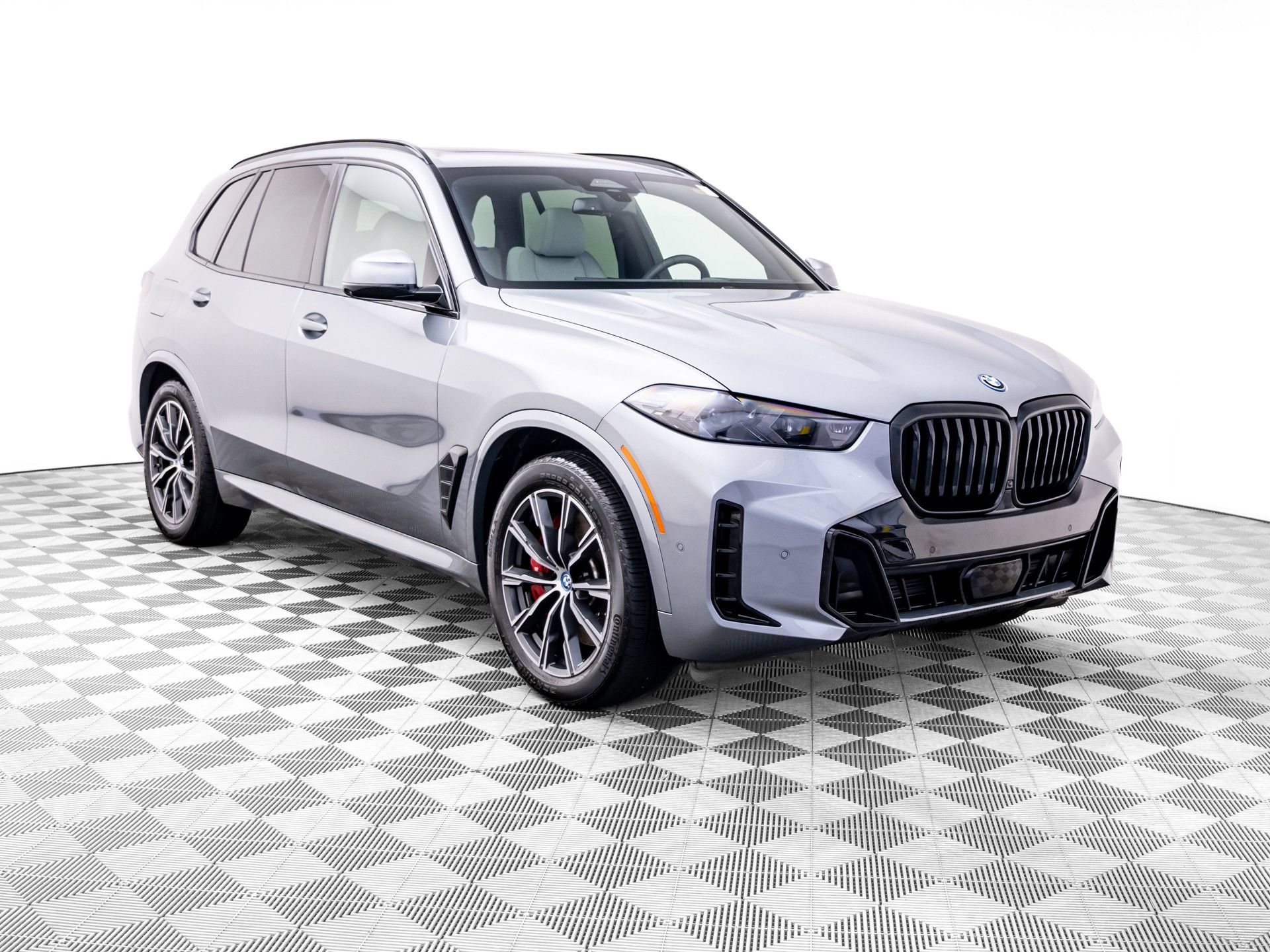 Used 2025 BMW X5 xDrive50e w/ Executive Package AWD/4WD image 8