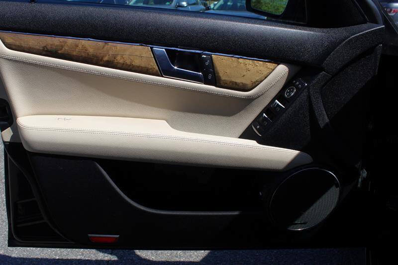 Used 2008 Mercedes-Benz C 350 Sport image 12