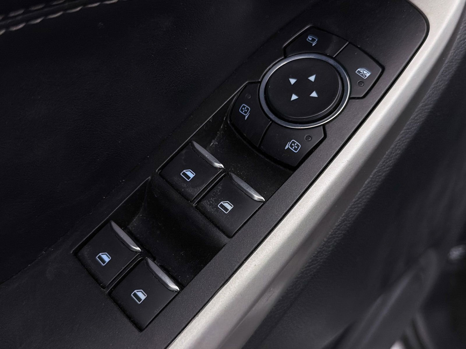 Used 2022 Ford Explorer Limited image 19