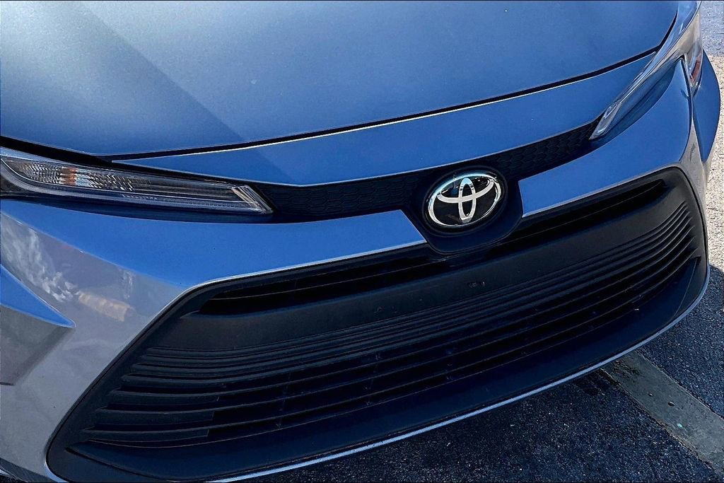 Used 2025 Toyota Corolla LE image 31