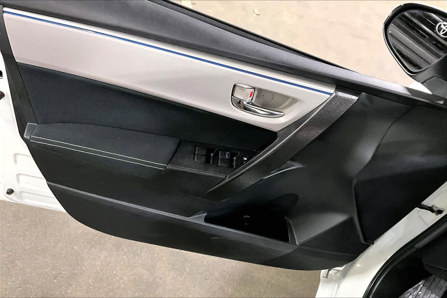 Used 2015 Toyota Corolla LE FWD image 36