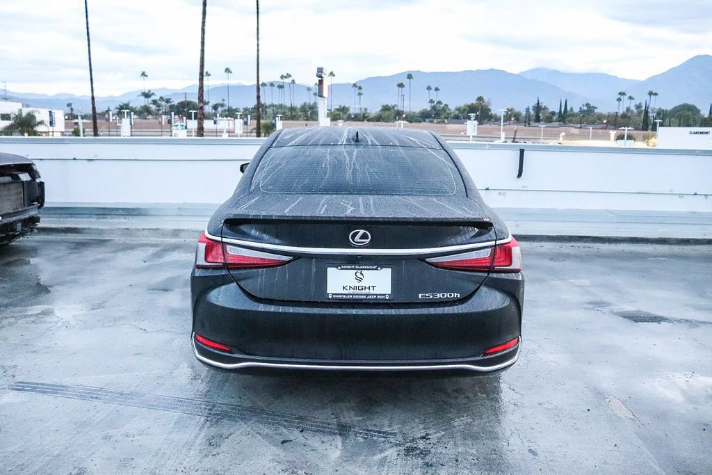 Used 2025 Lexus ES 300h w/ Luxury Package FWD image 8