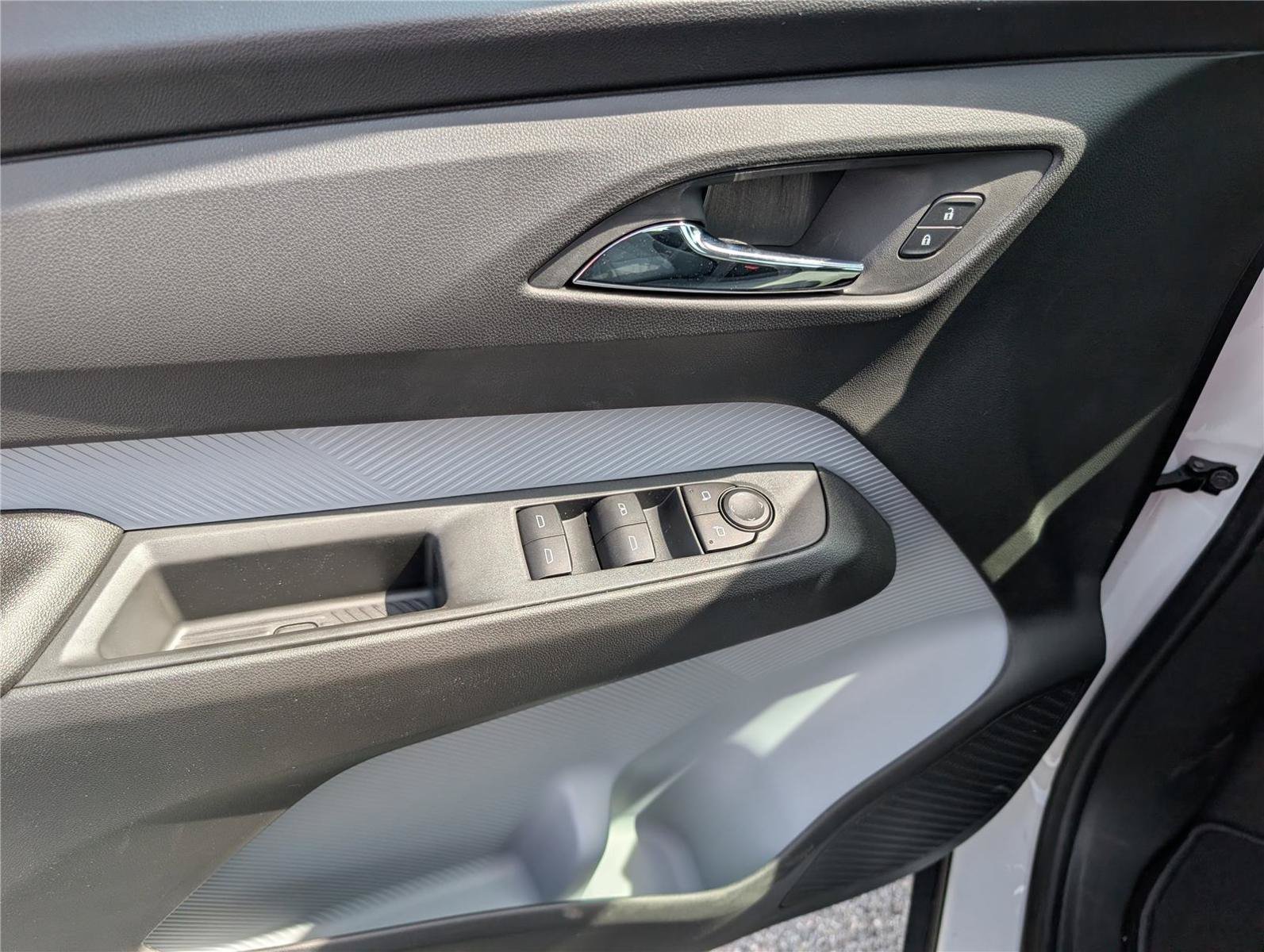 New 2027 Chevrolet Bolt LT w/ Comfort Package FWD image 14