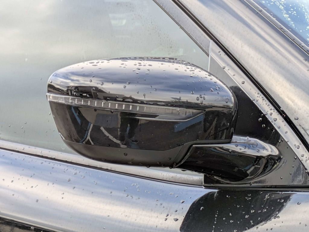 Used 2020 Nissan Pathfinder SV image 12