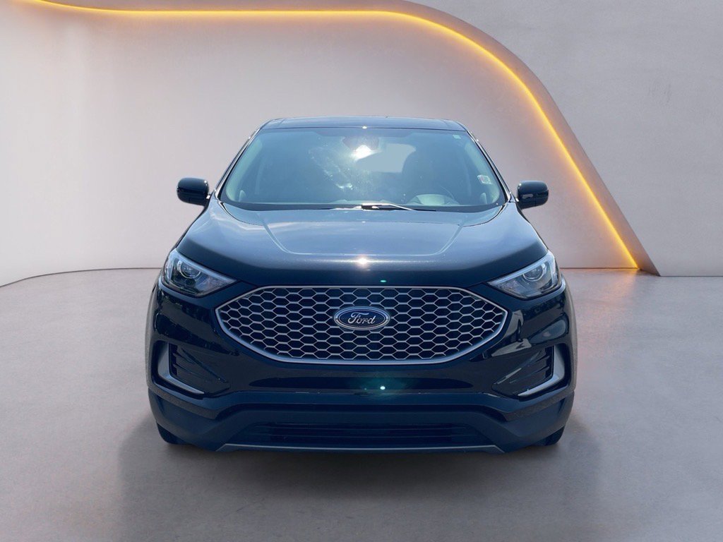 Used 2024 Ford Edge SEL image 2