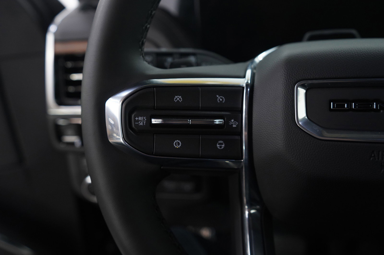 Used 2025 GMC Yukon Denali w/ Denali Reserve Package image 20