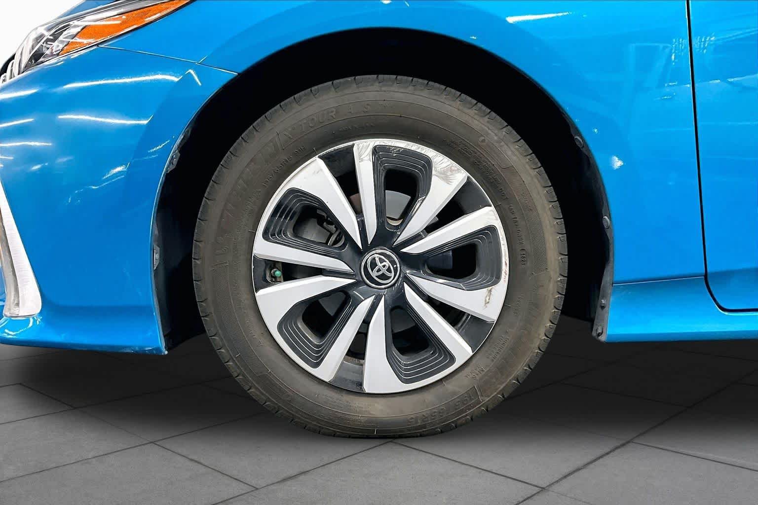 Used 2017 Toyota Prius Prime Premium w/ Carpet Mat Package FWD image 10