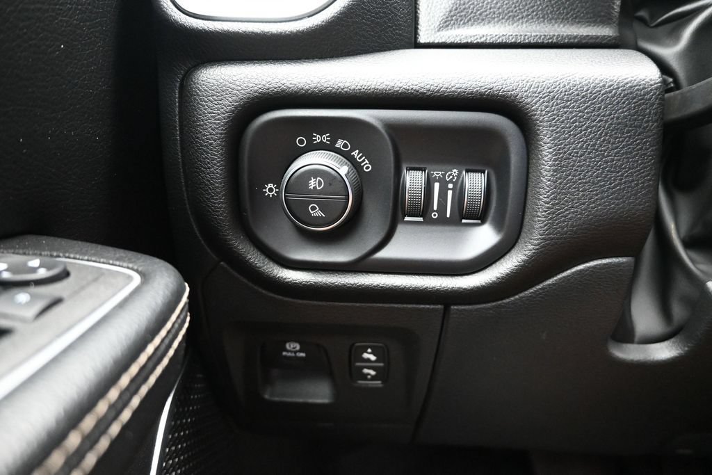 Used 2023 RAM 1500 Laramie AWD/4WD image 23