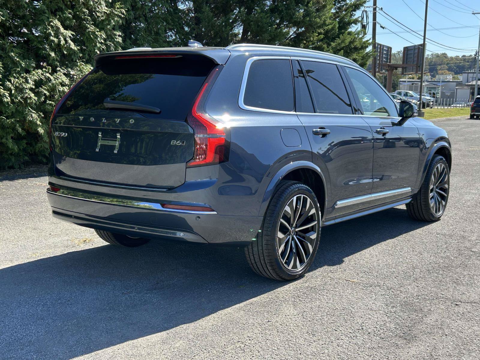 New 2026 Volvo XC90 B6 Plus w/ Protection Package Premier AWD/4WD image 3