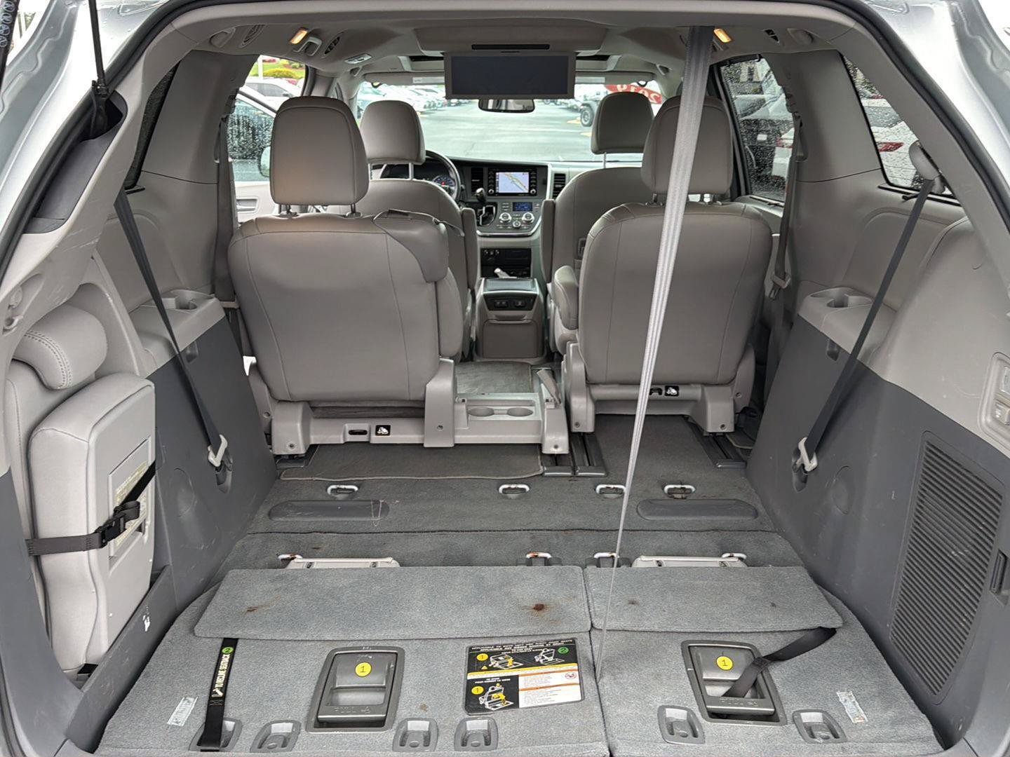 Used 2019 Toyota Sienna XLE Premium FWD image 31