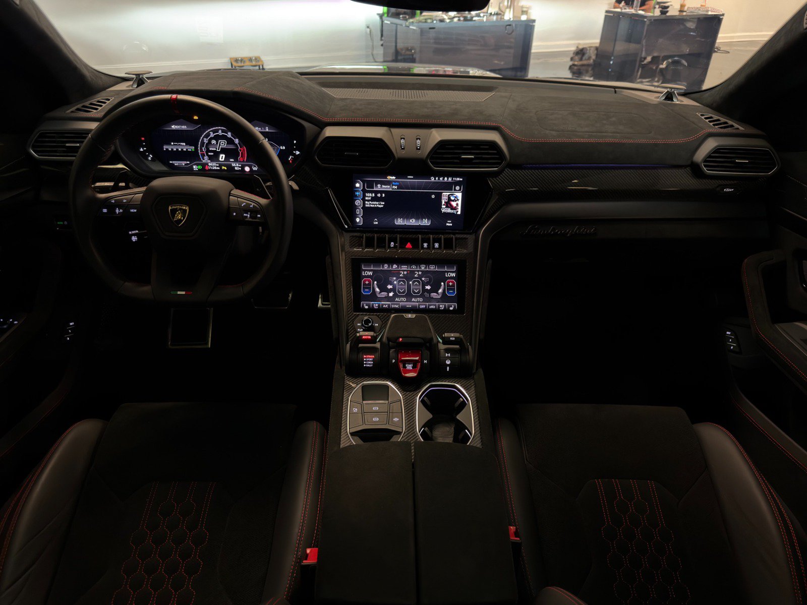 Used 2023 Lamborghini Urus Performante AWD/4WD image 35