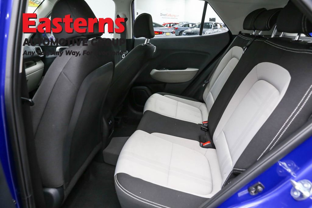 Used 2025 Hyundai Venue SEL image 22