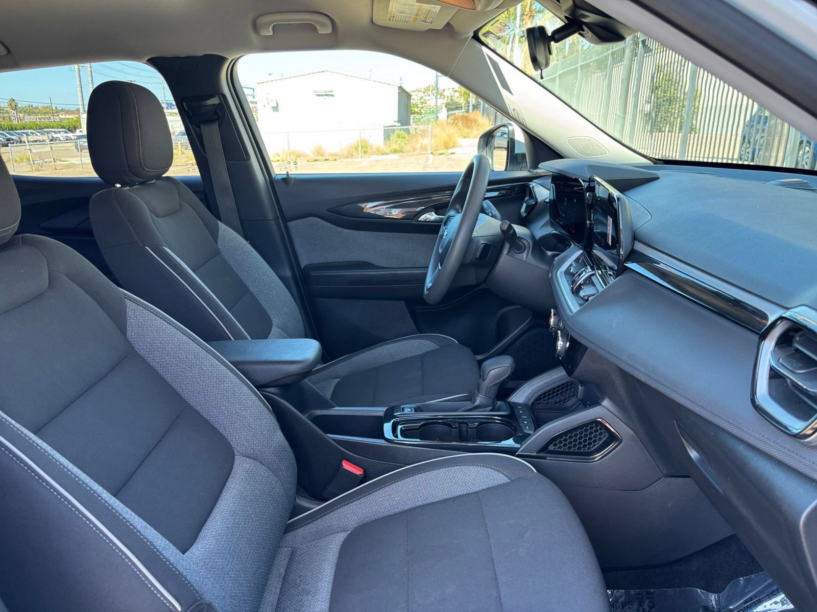 Used 2025 Chevrolet TrailBlazer LT AWD/4WD image 34