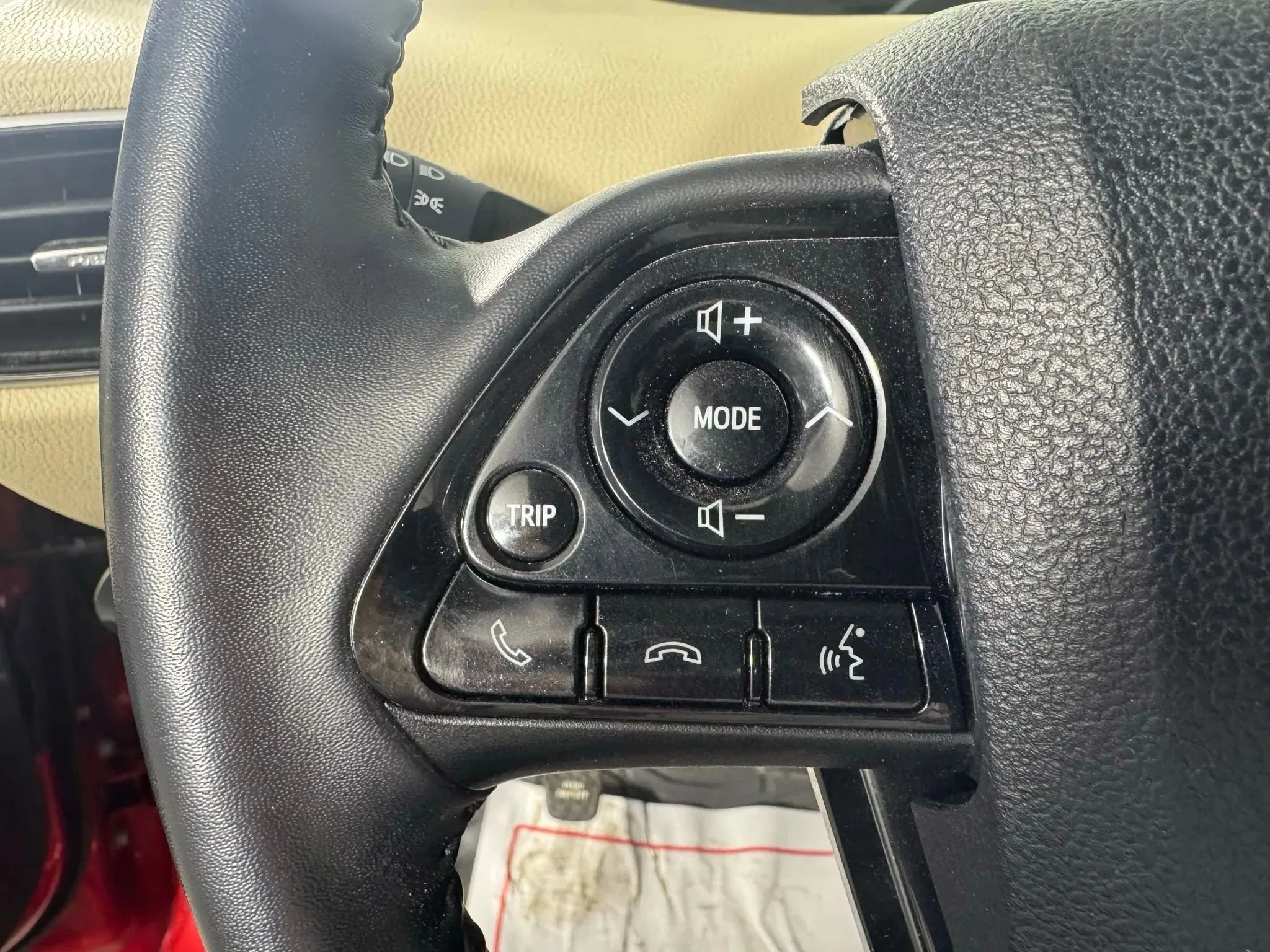 Used 2019 Toyota Prius XLE FWD image 16