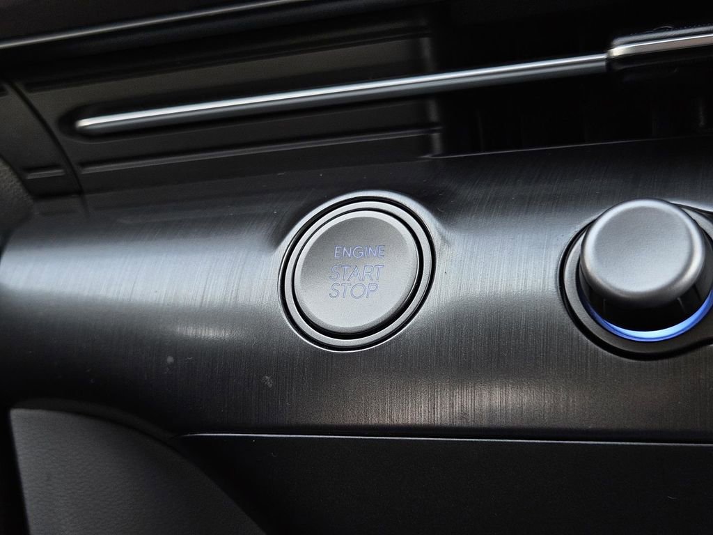 Used 2025 Hyundai Kona SEL image 19