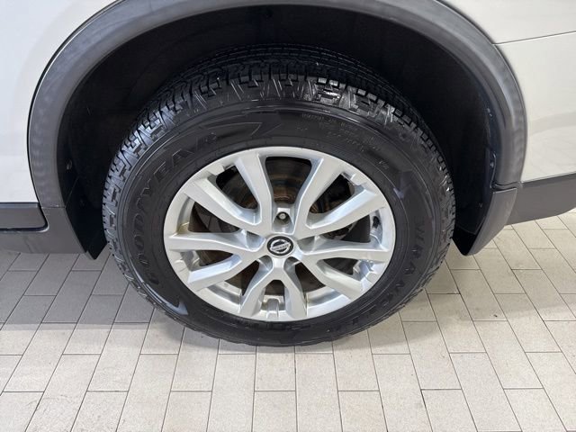 Used 2017 Nissan Rogue SV image 31