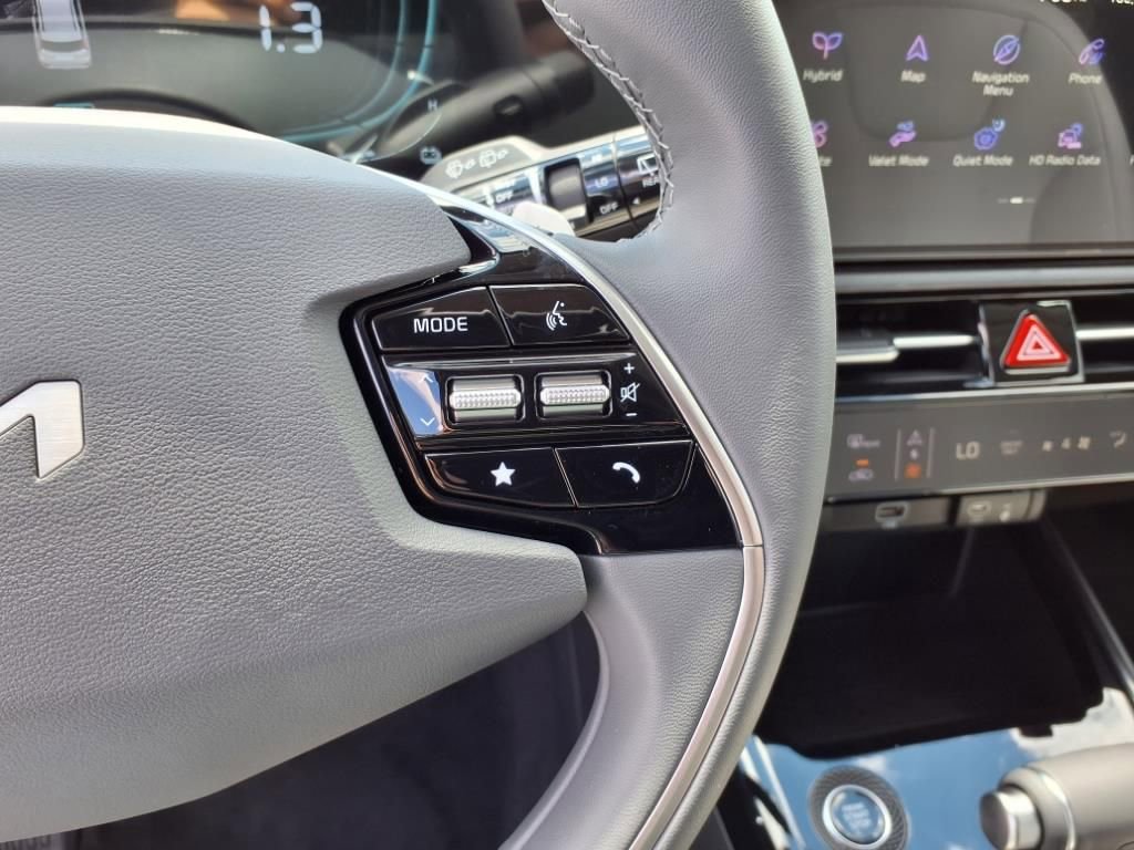 New 2025 Kia Niro EX image 21