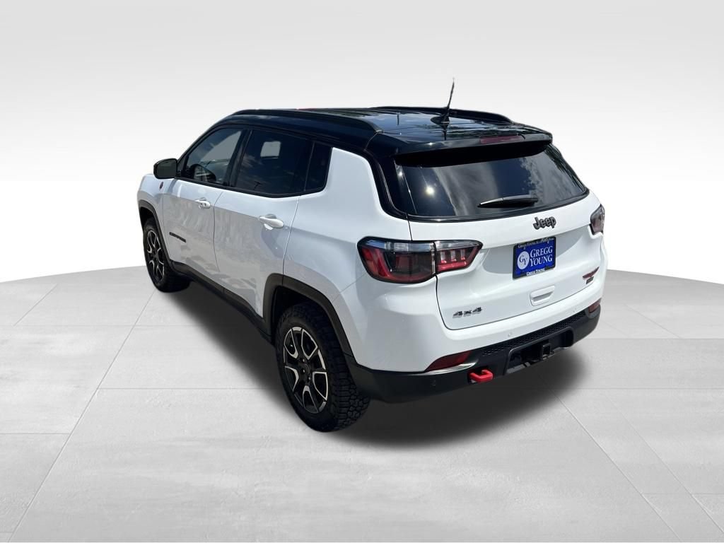 Used 2025 Jeep Compass Trailhawk w/ Trailer Tow Group AWD/4WD image 4