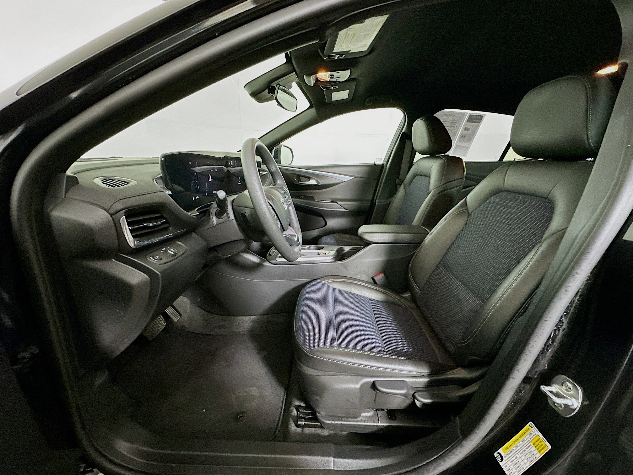 Used 2025 Buick Envista Preferred FWD image 13