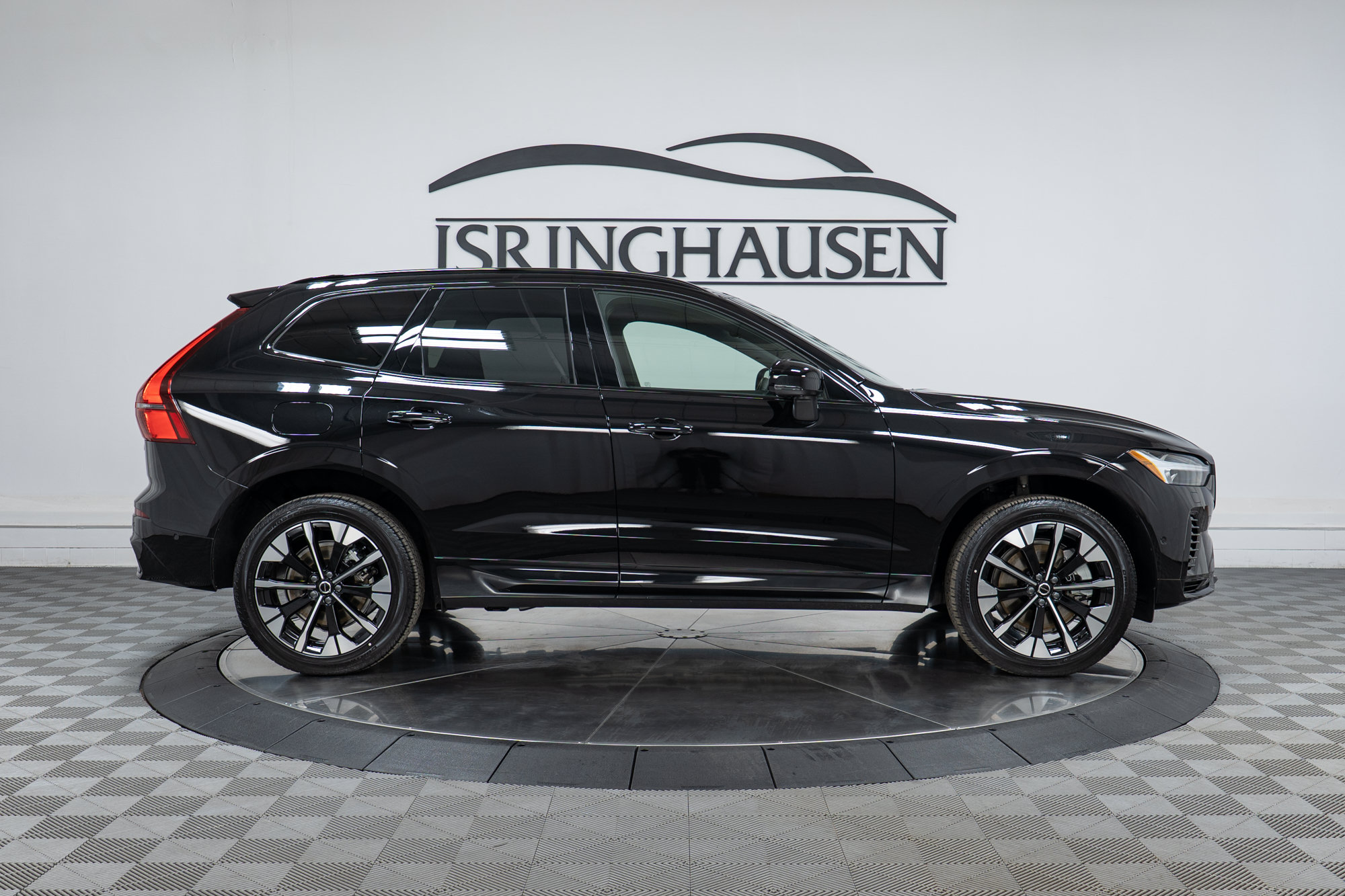 New 2026 Volvo XC60 T8 Plus w/ Protection Package Premier AWD/4WD image 4