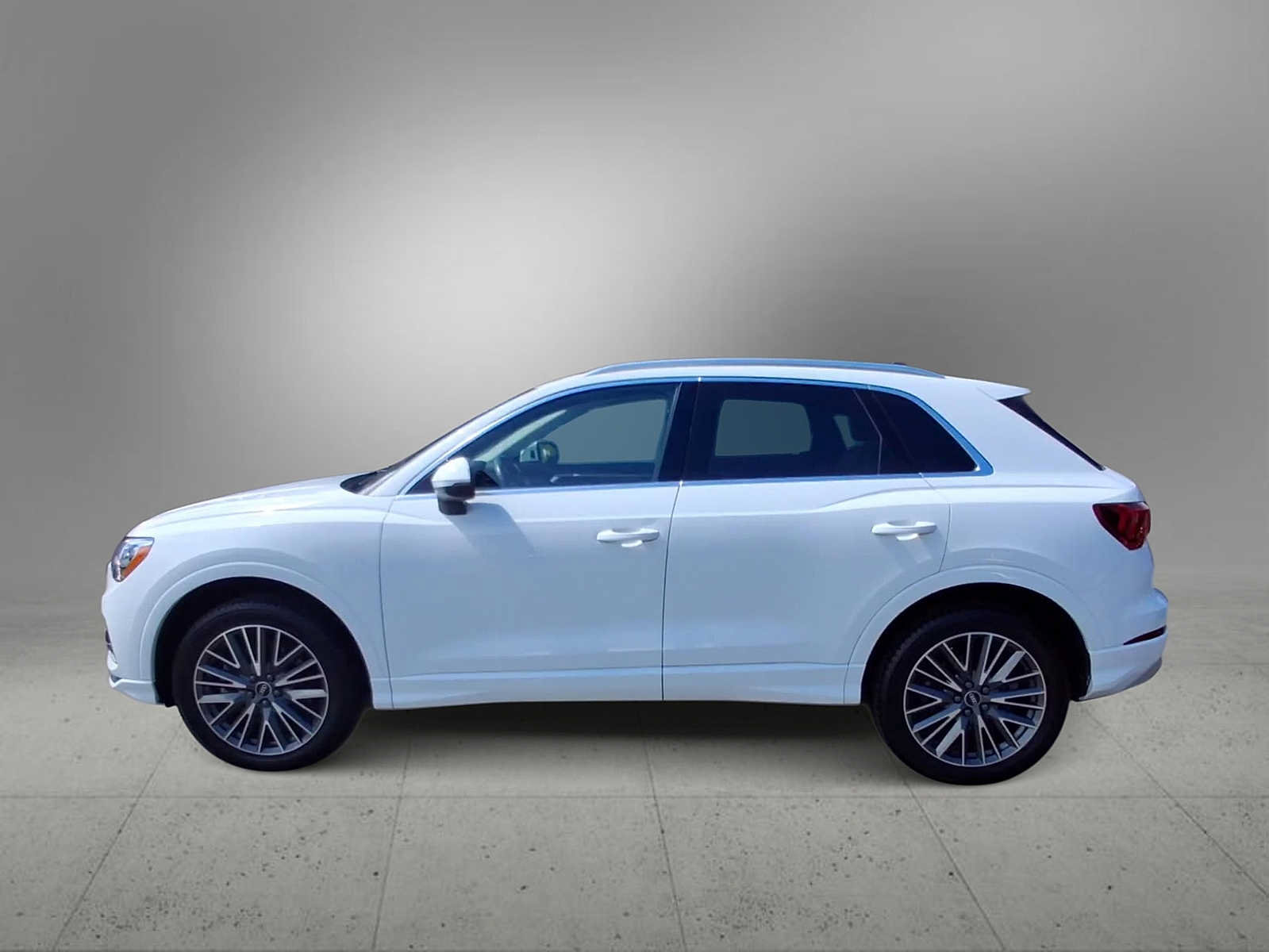 Used 2022 Audi Q3 2.0T Premium w/ Convenience Package AWD/4WD image 5