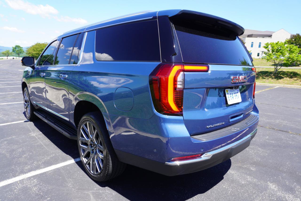 Used 2026 GMC Yukon XL Elevation w/ Elevation Premium Package AWD/4WD image 10