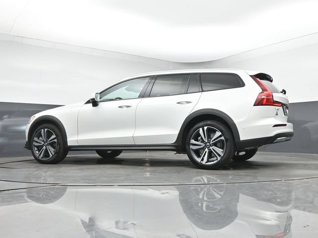 New 2026 Volvo V60 B5 Cross Country Plus w/ Climate Package AWD/4WD image 41
