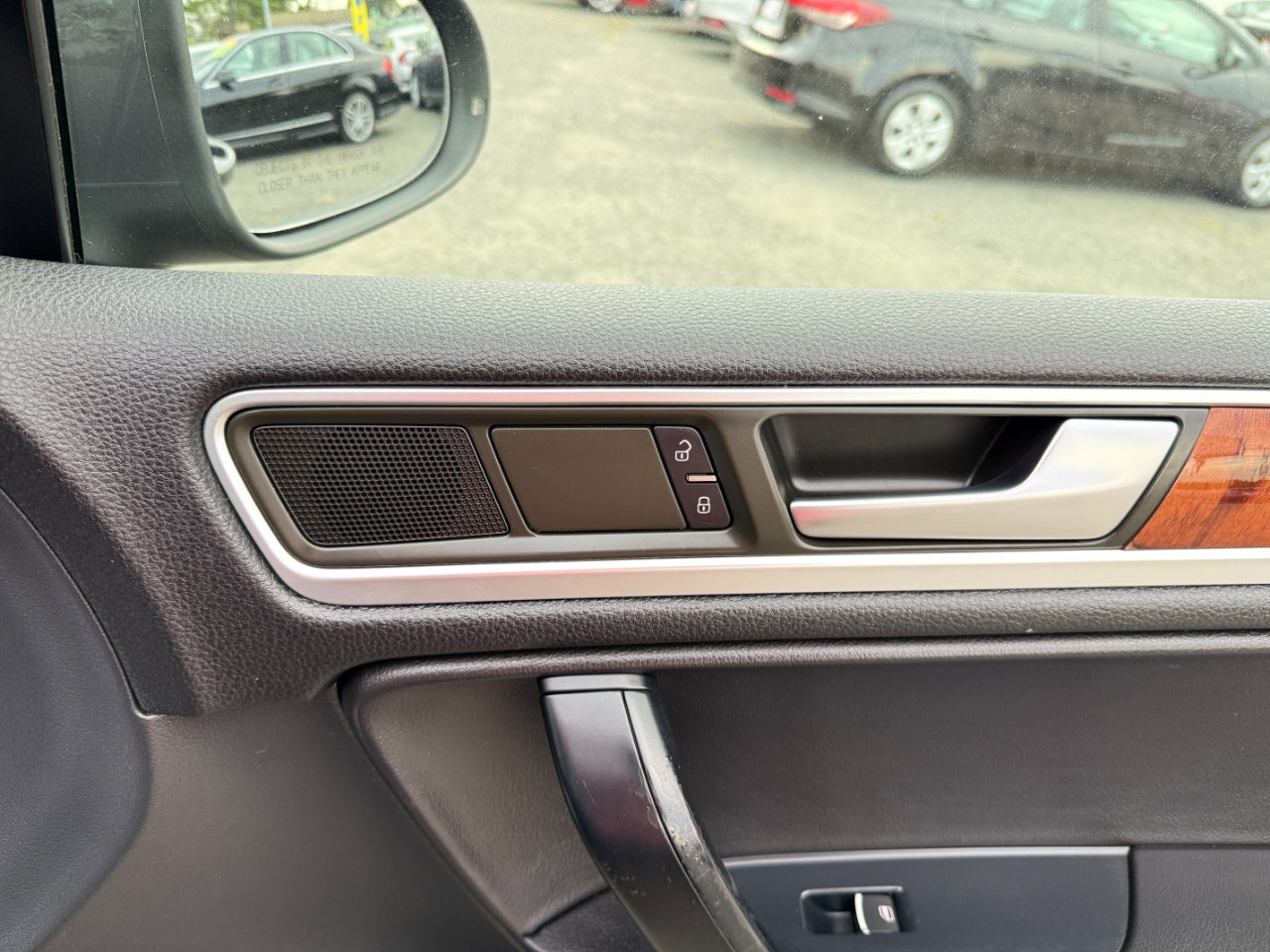 Used 2012 Volkswagen Touareg VR6 image 49