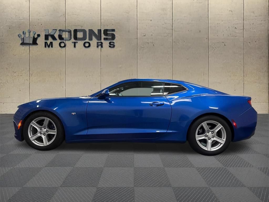 Used 2017 Chevrolet Camaro LT RWD image 4